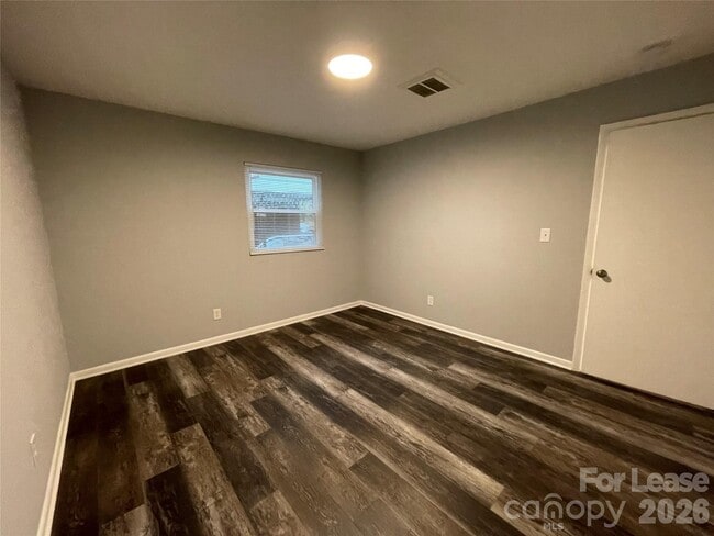 Building Photo - 2815 Ravencroft Dr