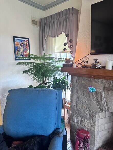 Building Photo - 3508 S Pine Ave