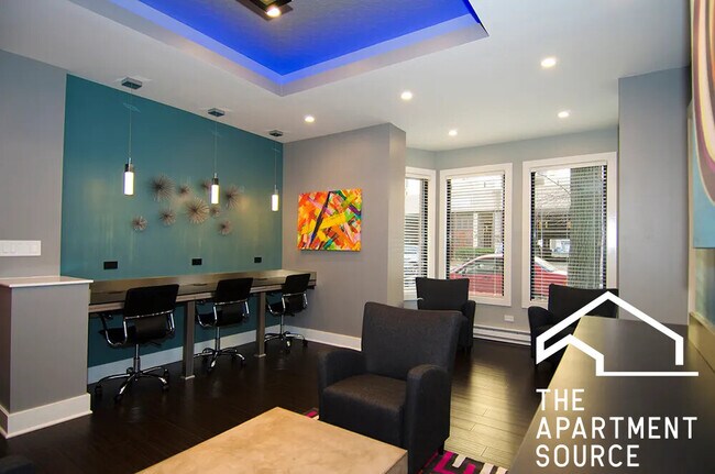 Building Photo - 515 W Briar Pl