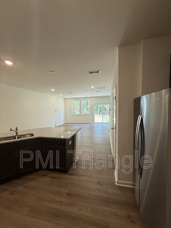 Building Photo - 138 Parker Ln