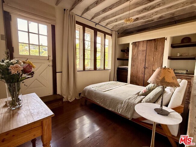 Building Photo - 2566 Verbena Dr