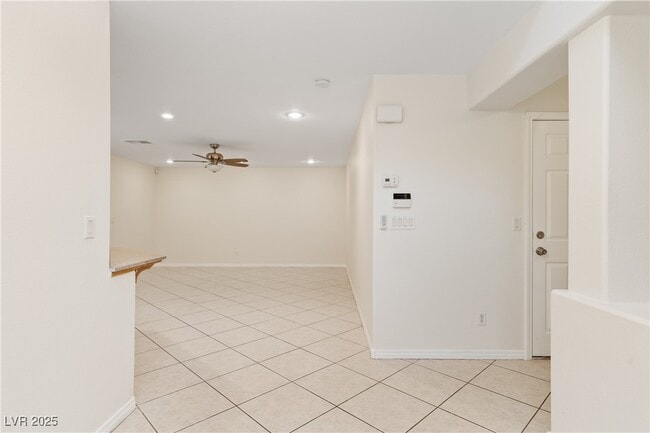 Building Photo - 7268 Vinca Rd