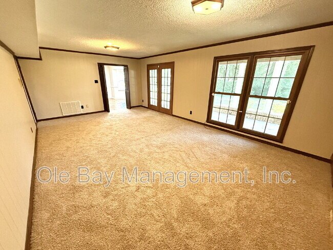 Building Photo - 6605 Chimney Top Dr S
