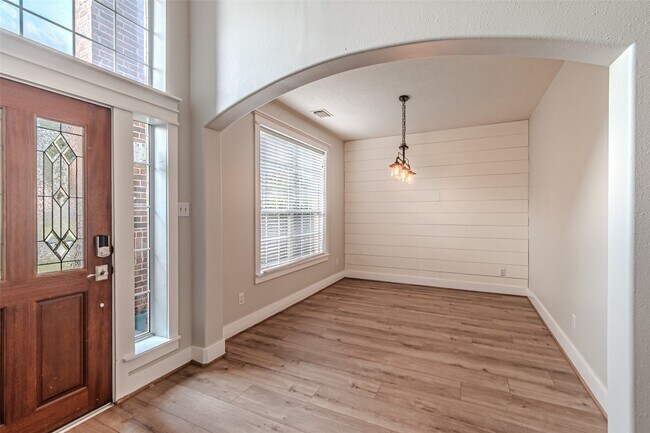 Building Photo - 17818 Serene Shore Dr