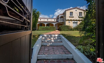 Building Photo - 731 San Vicente Blvd