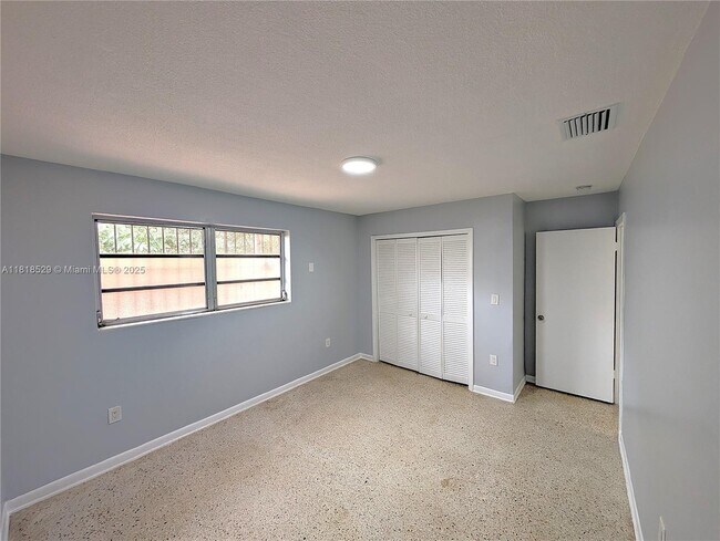 Building Photo - 2281 SW 16th Ct