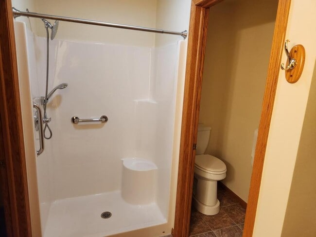 Building Photo - 336 Woodridge Pl