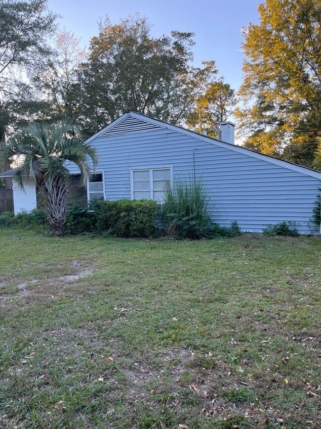 Primary Photo - 2 Bed, 1 Bath Home