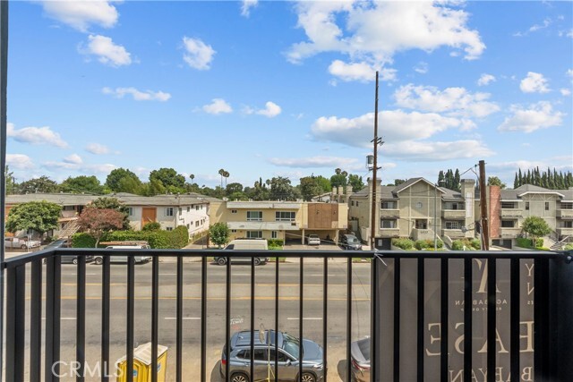 Building Photo - 13942 Vanowen St