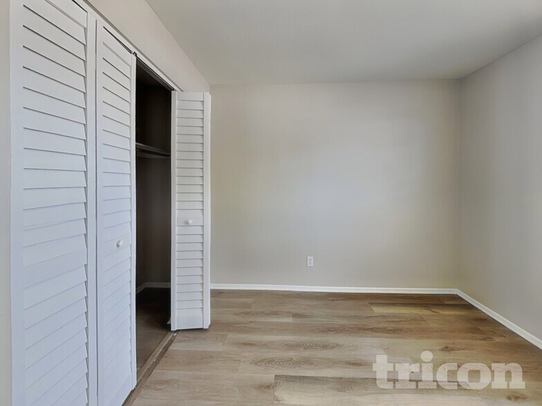 Building Photo - 5513 3rd Avenue Plaza W