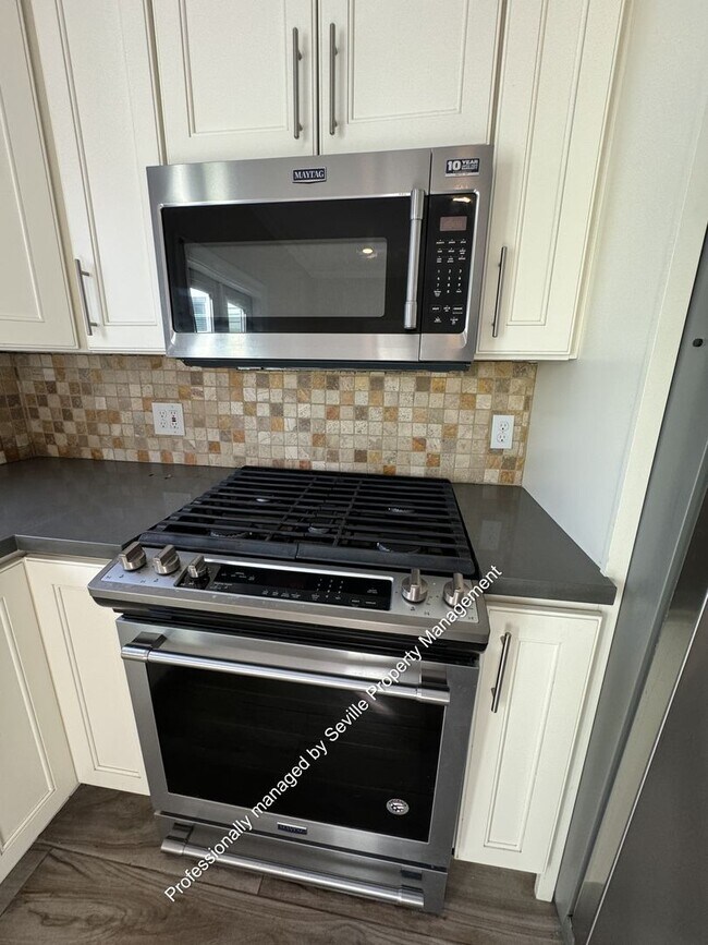 Building Photo - MOVE-IN READY 2+BR House in Prime NOBE neighborhood