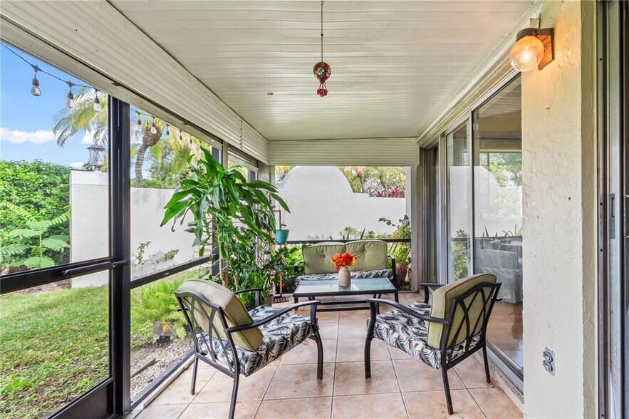 Building Photo - 7464 Pinewalk Dr S