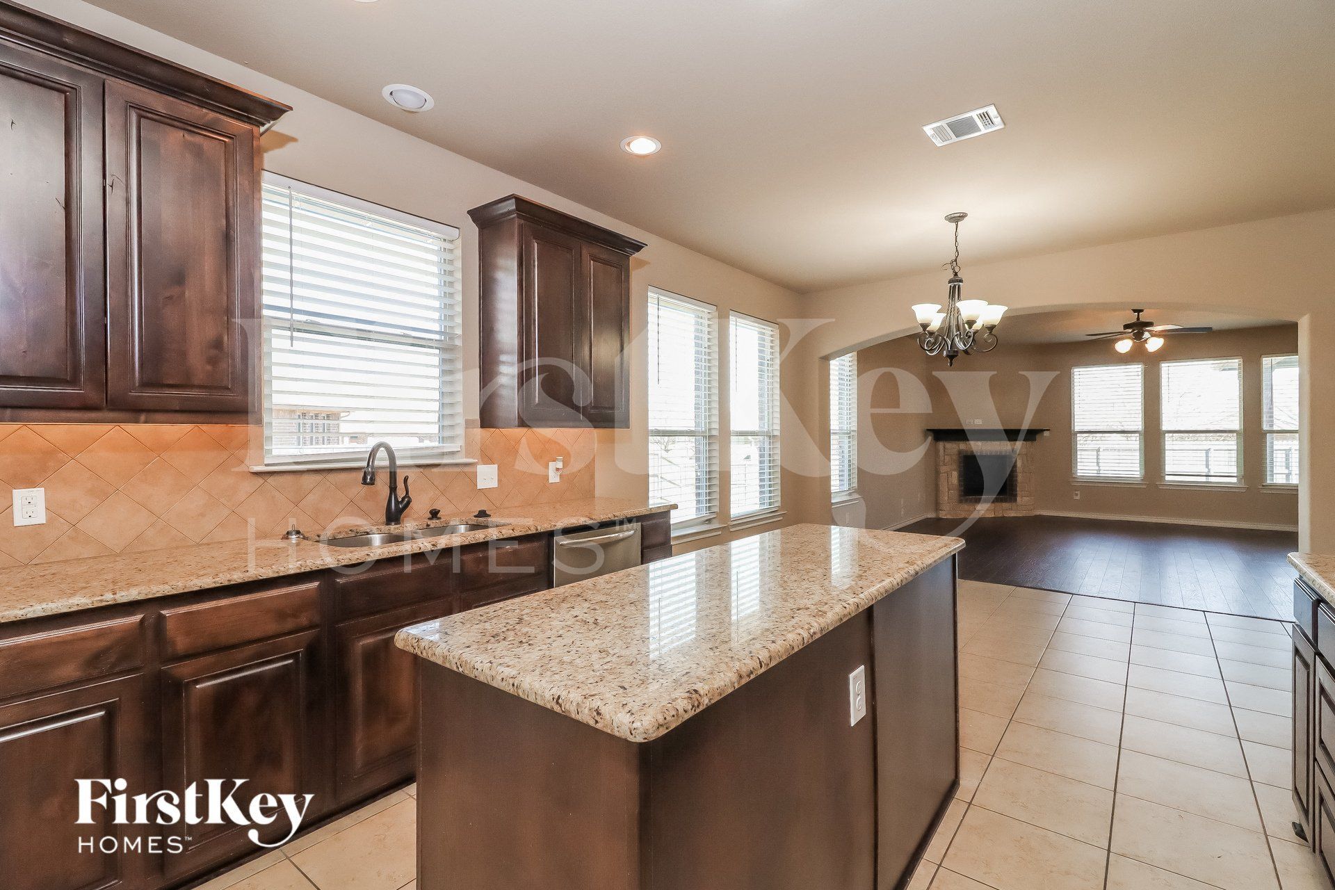 Building Photo - 1005 Destrehan Dr