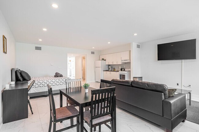Building Photo - Beachfront Bloo's -2 Units-Ocean View Balc...