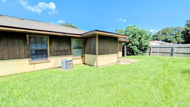 Building Photo - 8160 Stonebrook Dr