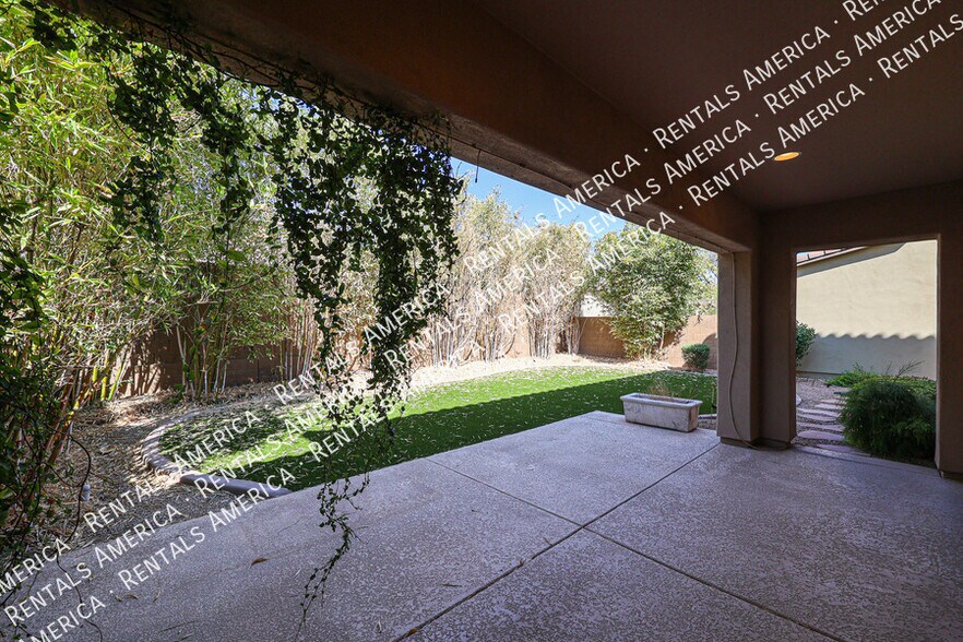 Building Photo - 3966 E Crest Ln