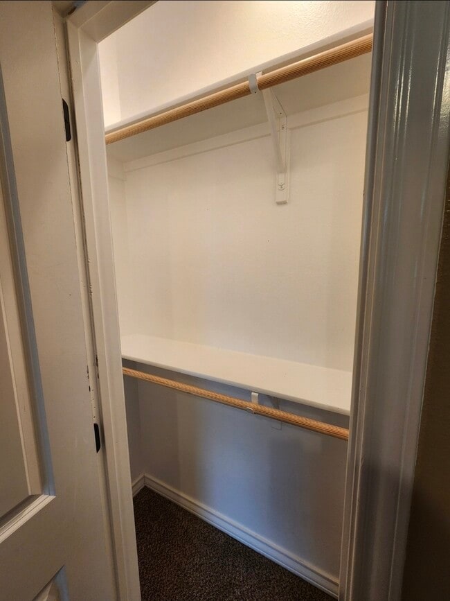 Building Photo - 3 bed 2 bath home