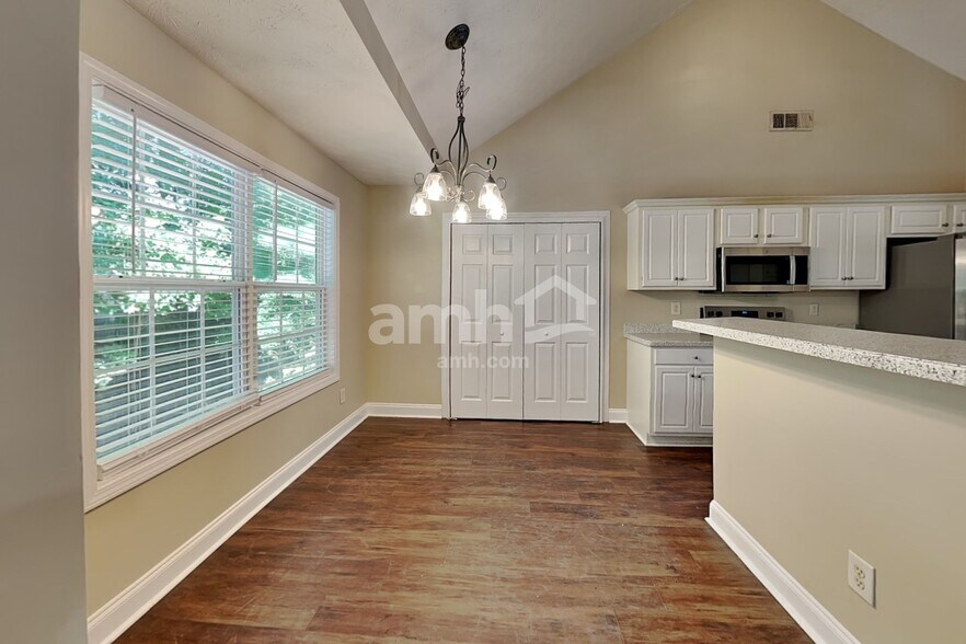 Building Photo - 4422 Keenly Valley Dr NE