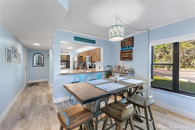 Building Photo - 7370 S Ocean Dr