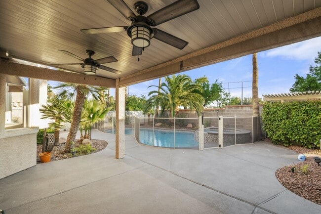 Building Photo - Welcome Home to Fall in Love with This Stu...