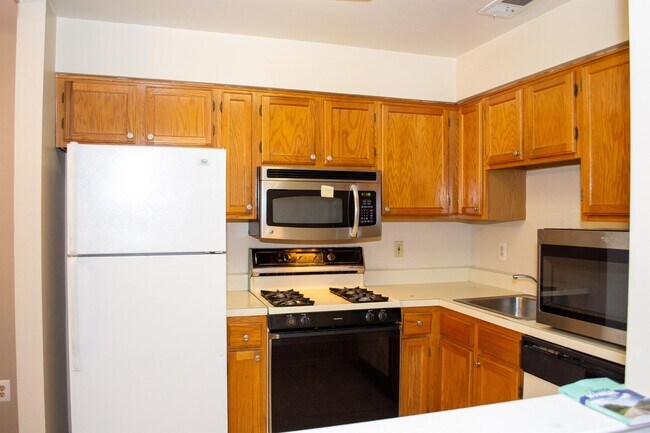 Building Photo - 637 Waterford Dr