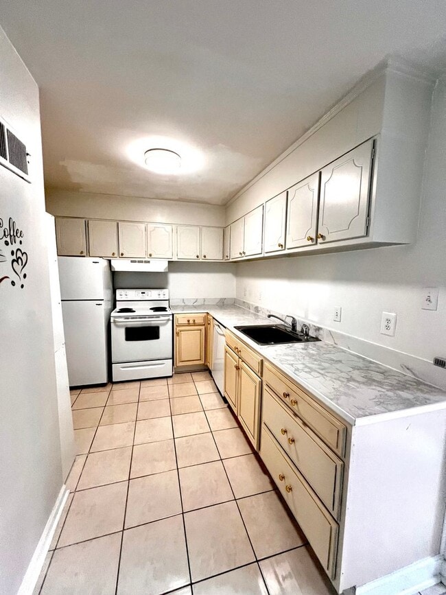 Building Photo - 4705 Brompton Square