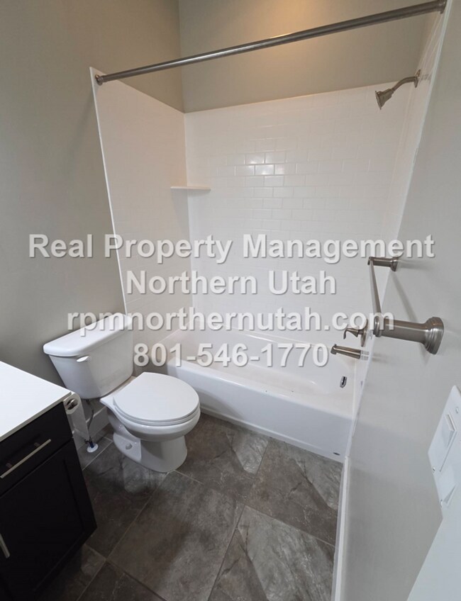 Building Photo - 3 Bedroom Clearfield Home Now Available!