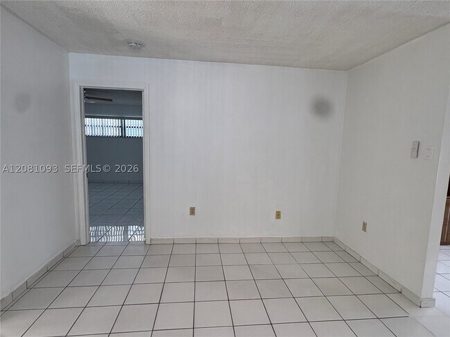 Building Photo - 7577 W 5th Ln