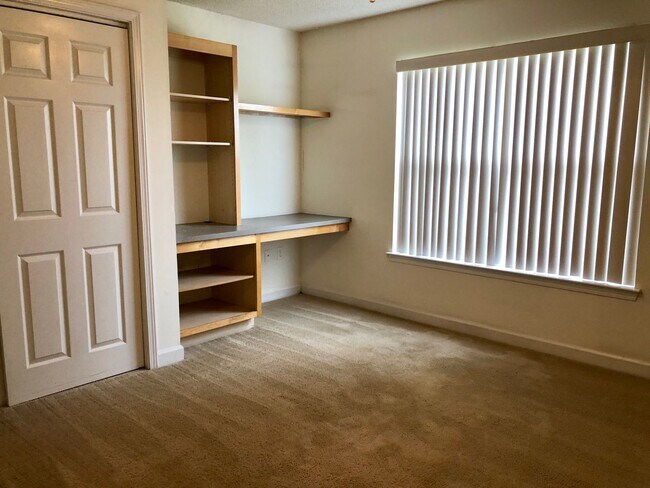 Building Photo - 431 Harts Cove Way