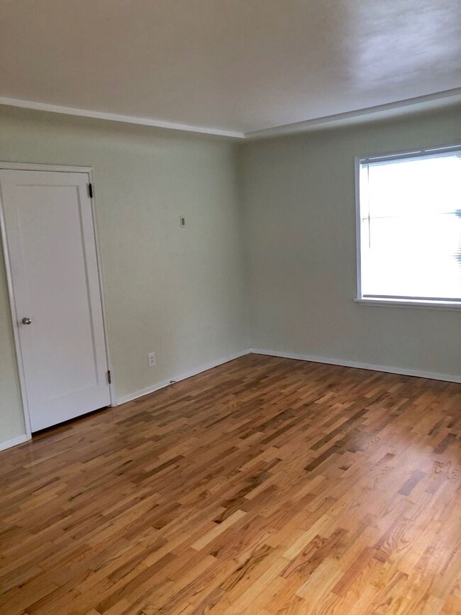 Building Photo - Home in Bremerton.