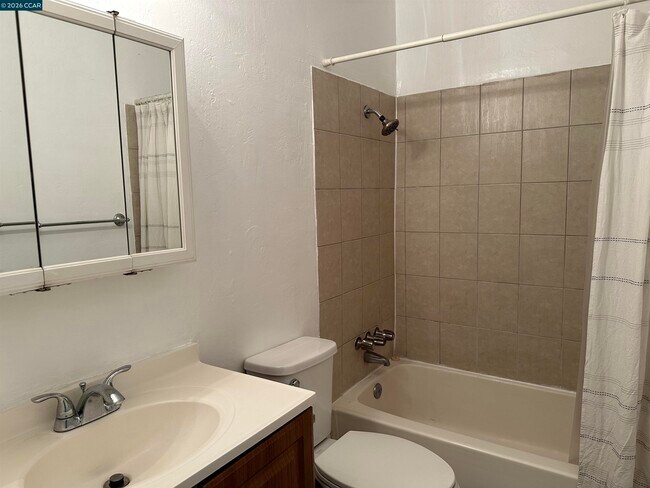 Building Photo - 89 Villa Cir