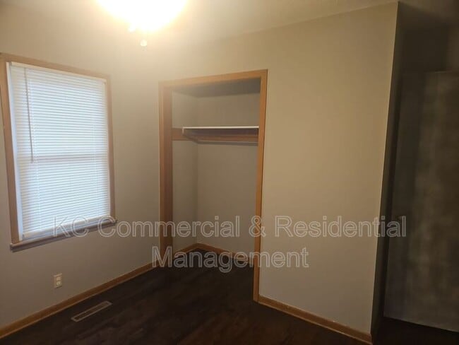 Building Photo - 6713 NW Evelyn St