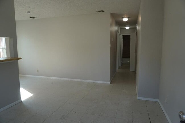 Building Photo - 516 J St