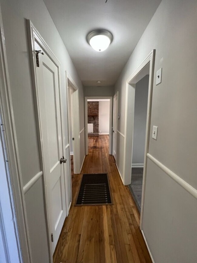 Building Photo - Tons of curb appeal! Close to downtown Spa...