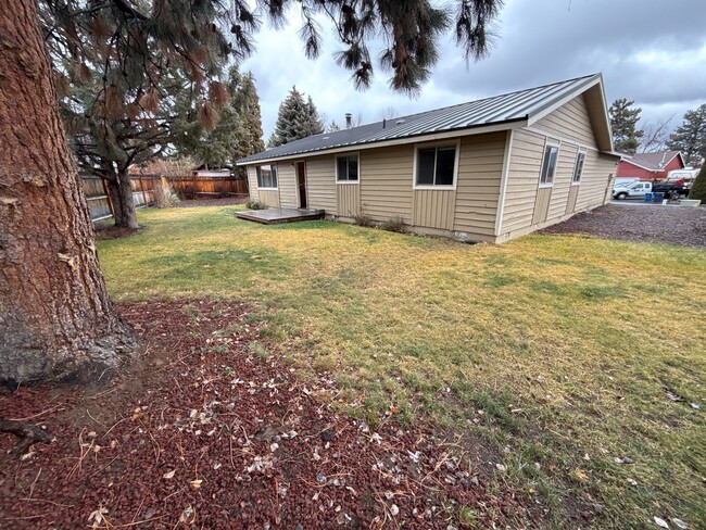 Building Photo - SMALL DOG OK, NE 3 Bdrm, 2 Bath House, All...