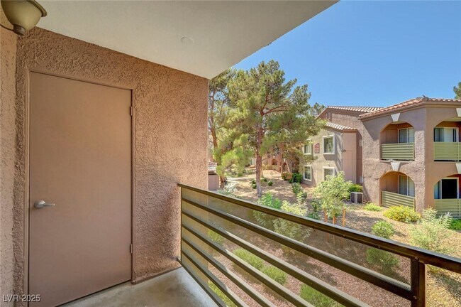 Building Photo - 2121 Blue Breeze Dr