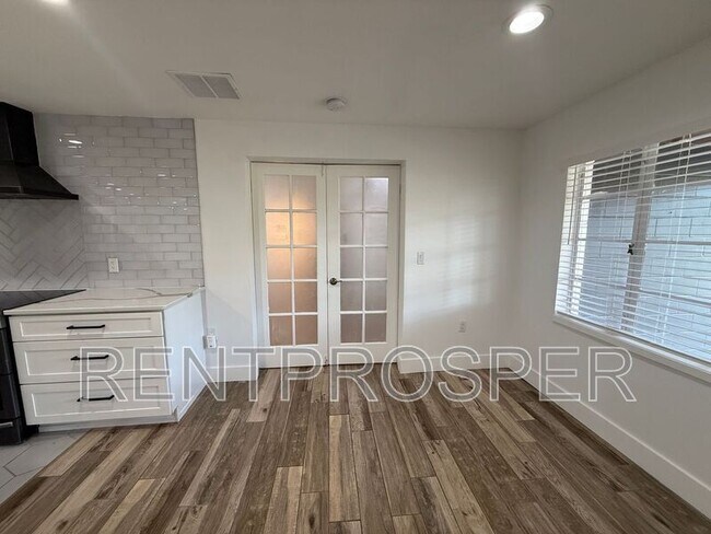 Building Photo - 1130 W Lake Brantley Rd