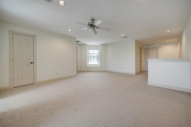 Building Photo - 5972 Inwood Dr
