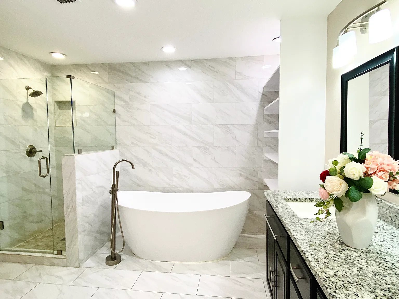 Building Photo - 3636 Country Club Dr W