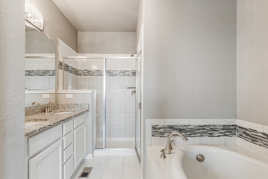 Building Photo - 8920 E Caley Way