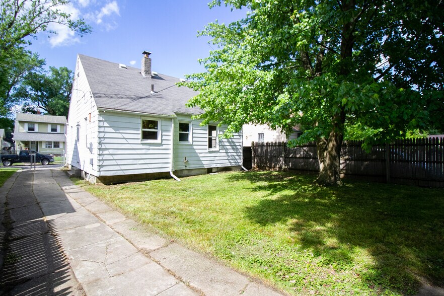 Building Photo - 1823 Marlow Rd