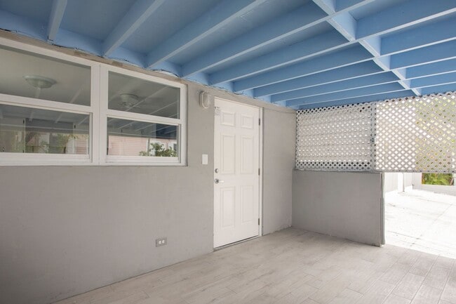 Building Photo - 2 Bedroom Apartment in Old Town