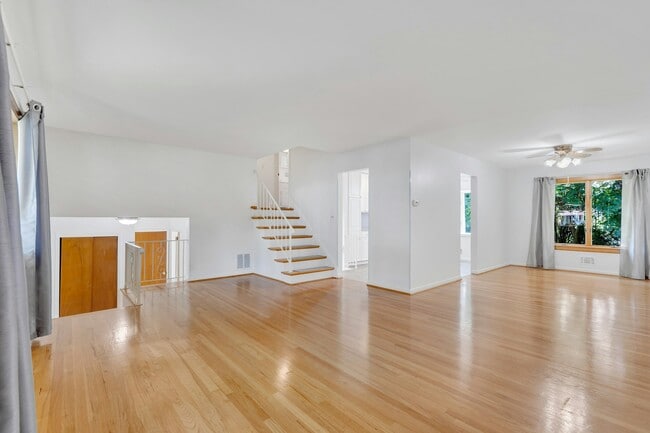 Building Photo - 516 Knickerbocker Rd
