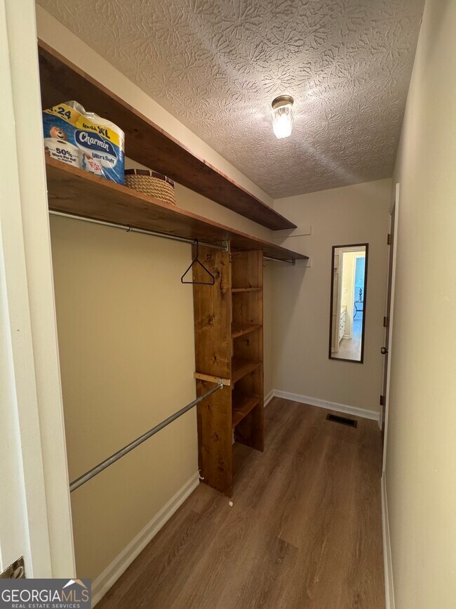 Building Photo - 1041 Limmerick Dr