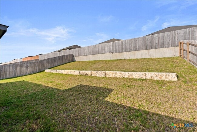 Building Photo - 214 Great Hills Dr