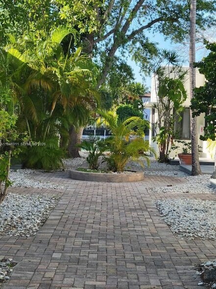 Building Photo - 1735 Calais Dr