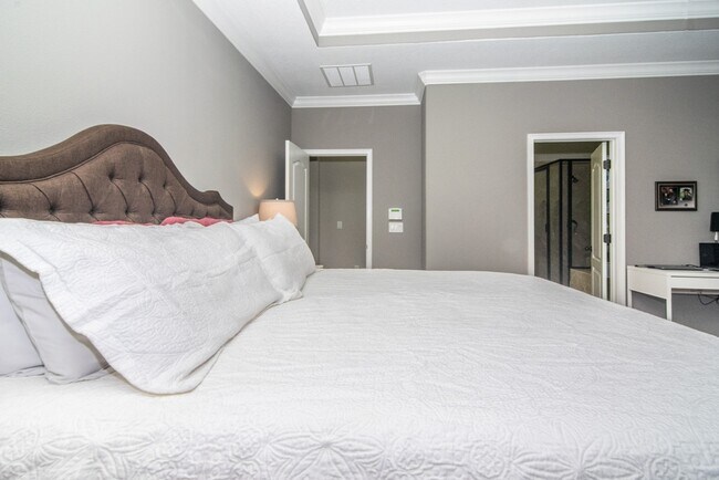 Building Photo - 8114 Champions Forest Way