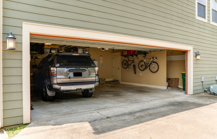 Building Photo - 1323 S Louisiana St