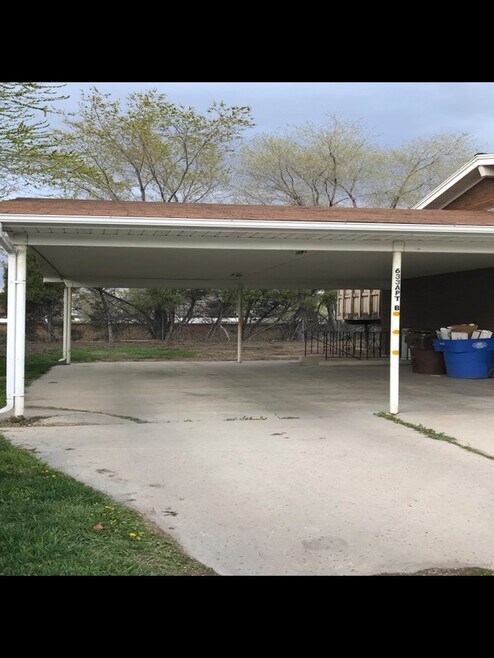 Building Photo - 633 E Acoma Rd