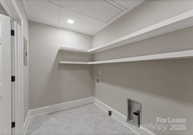 Building Photo - 1121 S Edgemont Ave